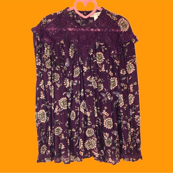 Cute floral blouse with lace details - Picture 1 of 4